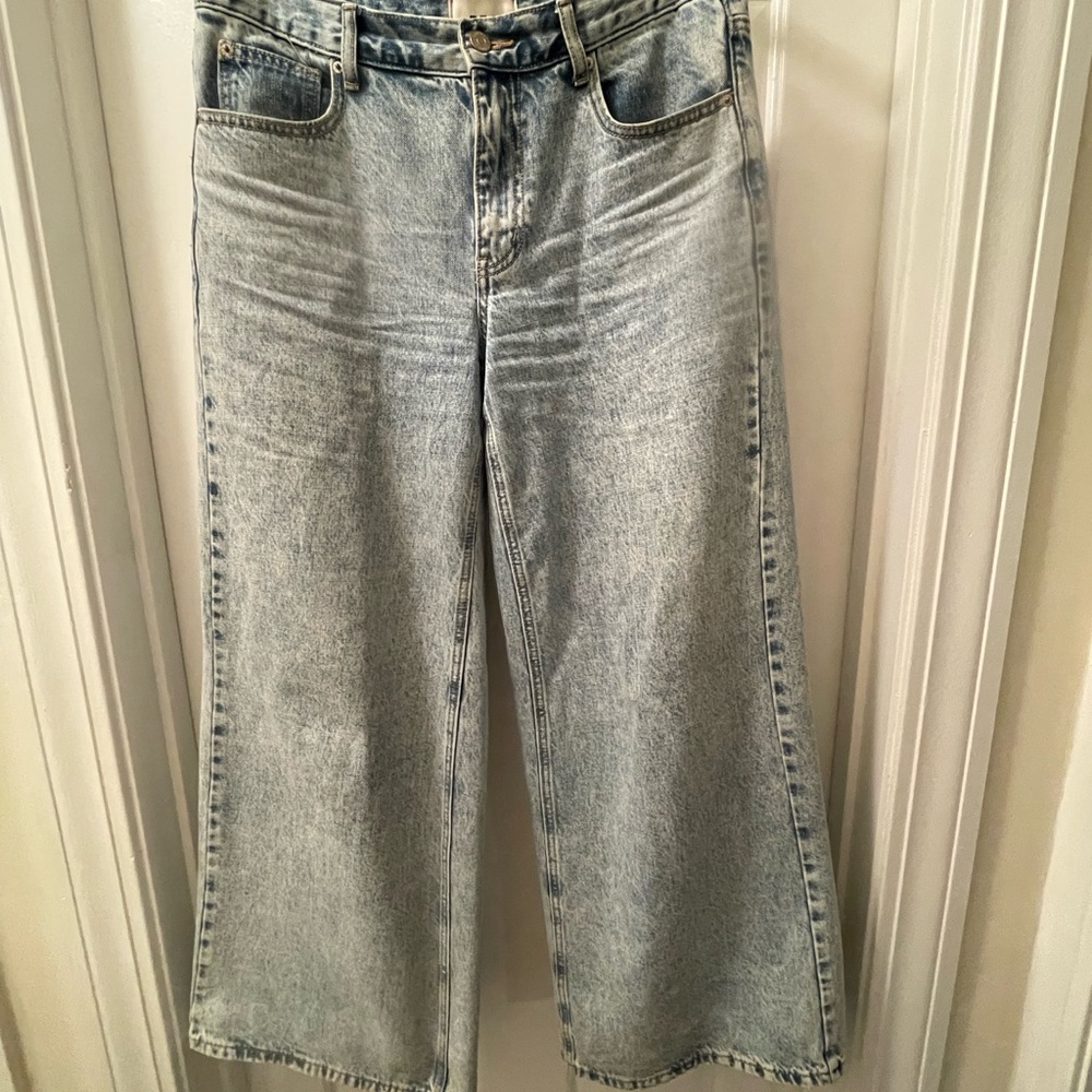 BDG Mid rise Wide-Leg Light Wash Denim Jeans